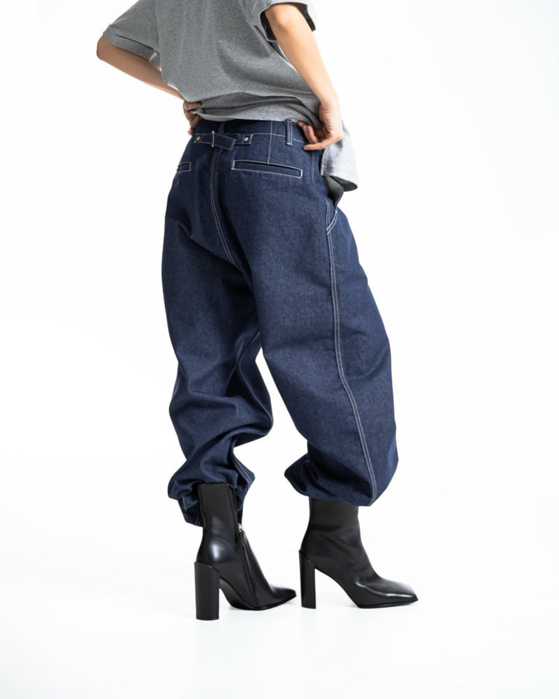 Paper Moon - Korean Women Fashion - #vintagekidsstyle - Stitch Detail Wide Baggy Denim Pants - 2