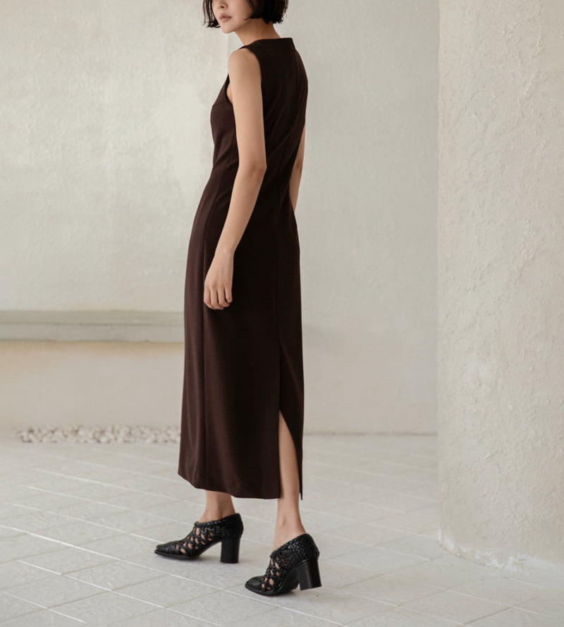 Paper Moon - Korean Women Fashion - #womensfashion - Crepe Pencil Line Midi Sleeveless Kelly Dress - 3