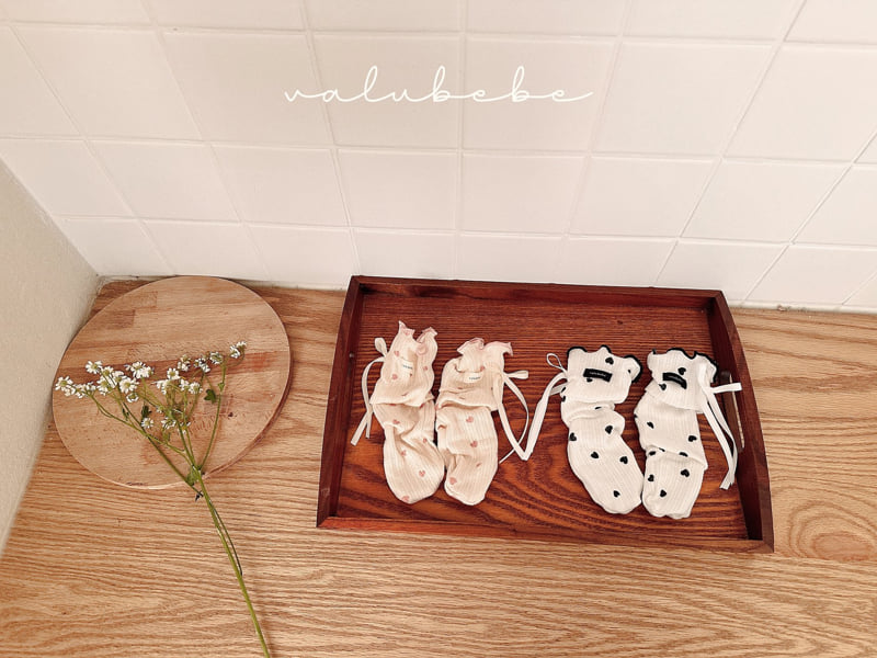 Valu Bebe - Korean Baby Fashion - #babyoninstagram - Blanc Heart Wave Socks