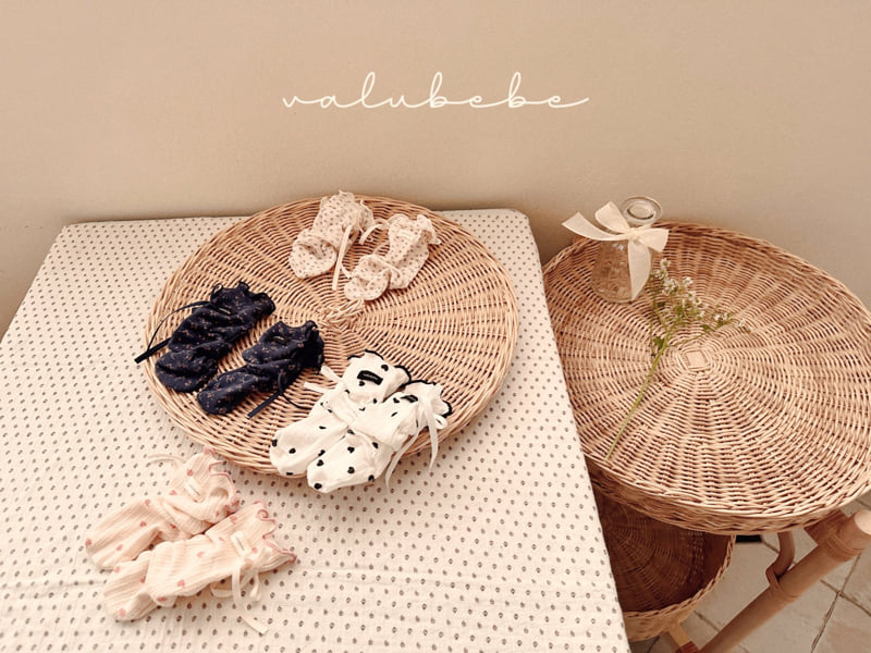 Valu Bebe - Korean Baby Fashion - #babyootd - Blanc Heart Wave Socks - 2