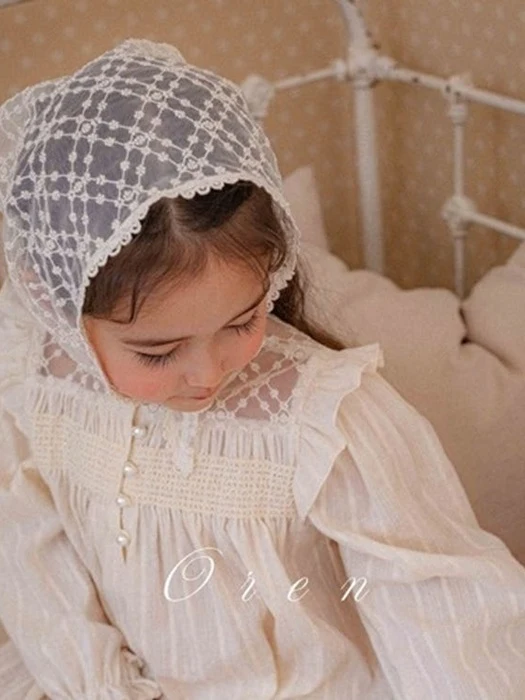 Arabella Lace Triangle Scarf Arabella Lace Triangle Scarf