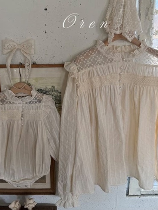 Alice Smocking Mom Blouse (Cream) Alice Smocking Mom Blouse (Cream)