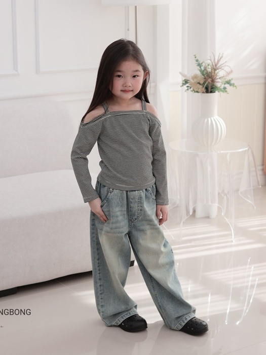 Curved Wide Denim Pants