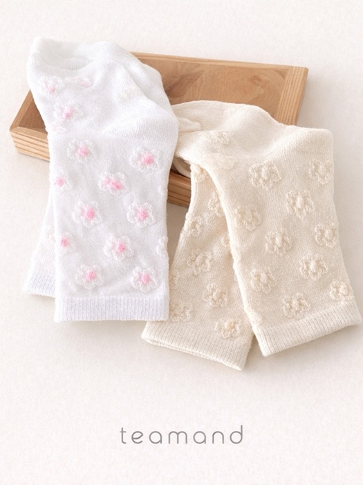 Eyelet Daisy Set (with Mom) Eyelet Daisy Set (with Mom)
