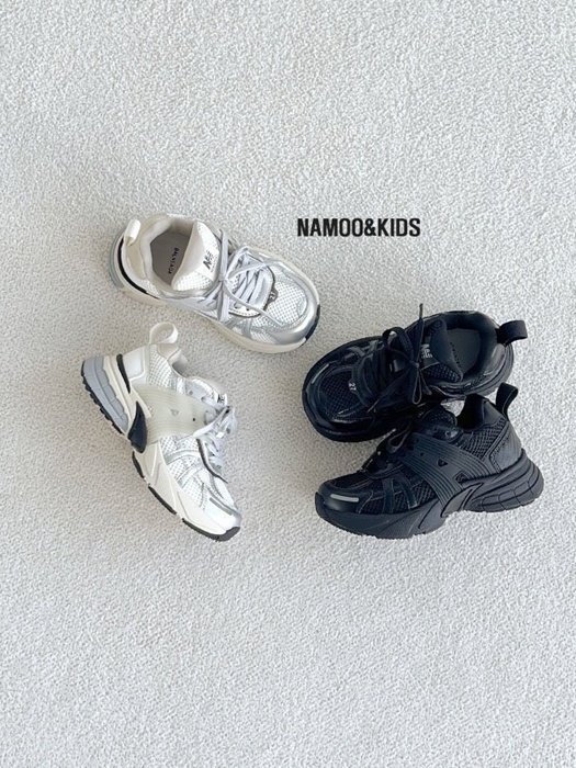 Bomae Sneakers