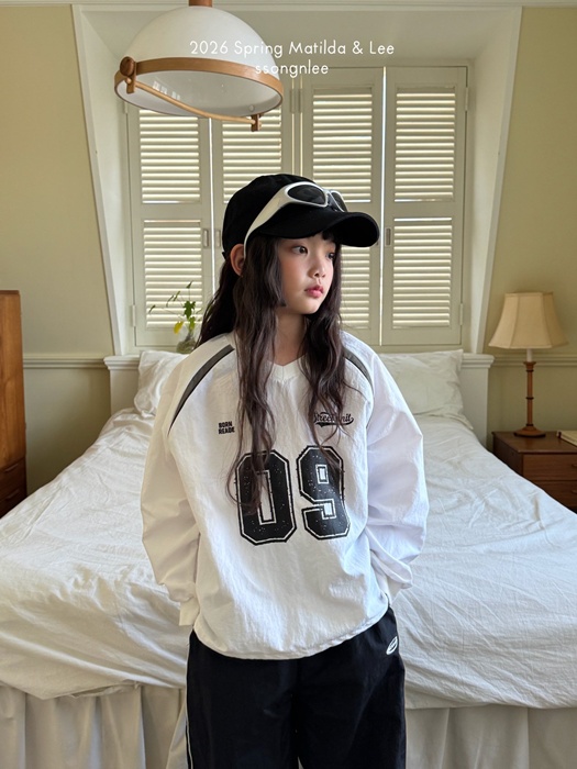09 Street V-Neck Tee