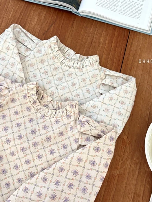 26 Floral Blouse 26 Floral Blouse