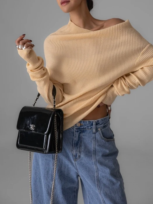 Asymmetric Line Ribbed Knit Top