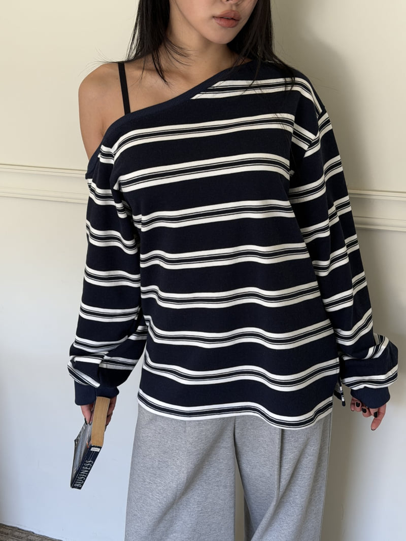 Baguette - Korean Women Fashion - #momslook - Off-Shoulder Sweatshirt - 3