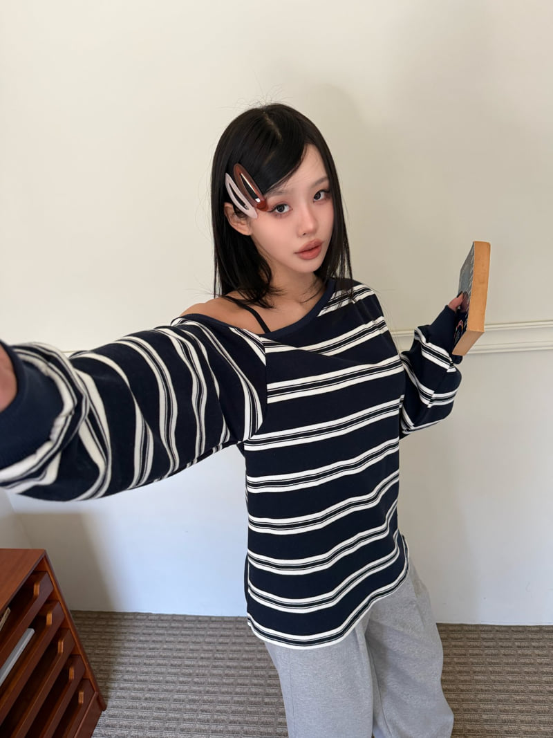 Baguette - Korean Women Fashion - #momslook - Off-Shoulder Sweatshirt - 5