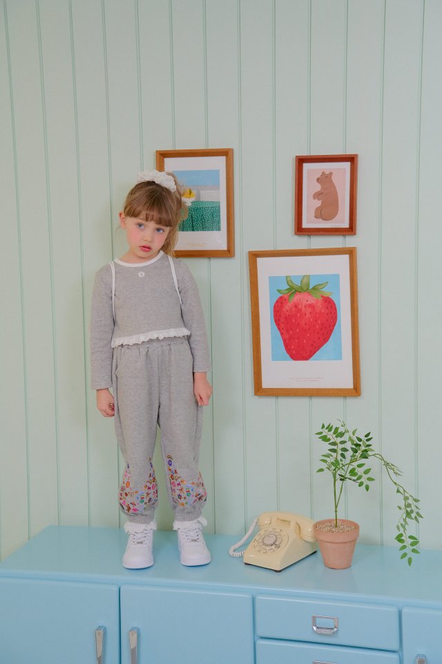 Chouchou Shasha - Korean Children Fashion - #kidsshorts - Kitsch Sticker Jogger Pants - 10