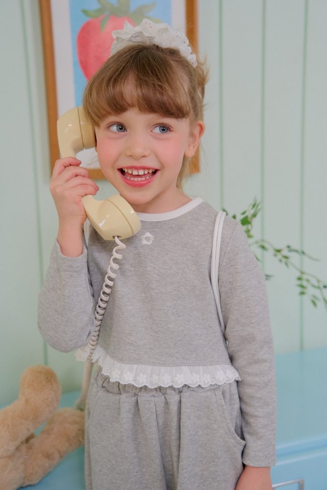 Chouchou Shasha - Korean Children Fashion - #kidsshorts - Kitsch Embroidered Tee - 4