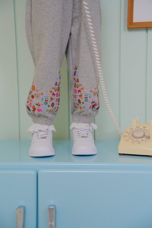 Chouchou Shasha - Korean Children Fashion - #kidsstore - Kitsch Sticker Jogger Pants - 11