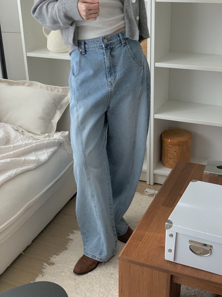 I'm here - Korean Women Fashion - #pursuepretty - Seam Curve Round Denim Pants - 3