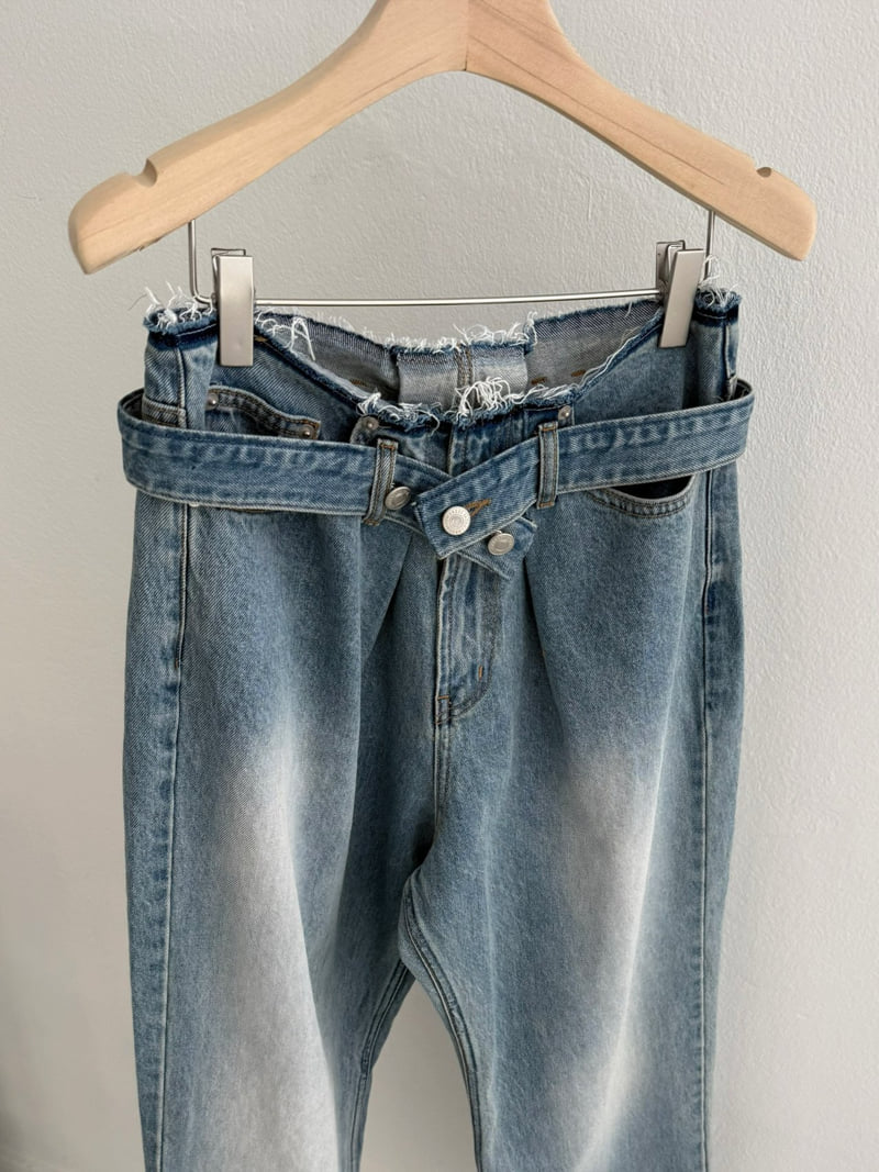 Jade Market - Korean Women Fashion - #womensfashion - Cut-Off Denim Pants - 6