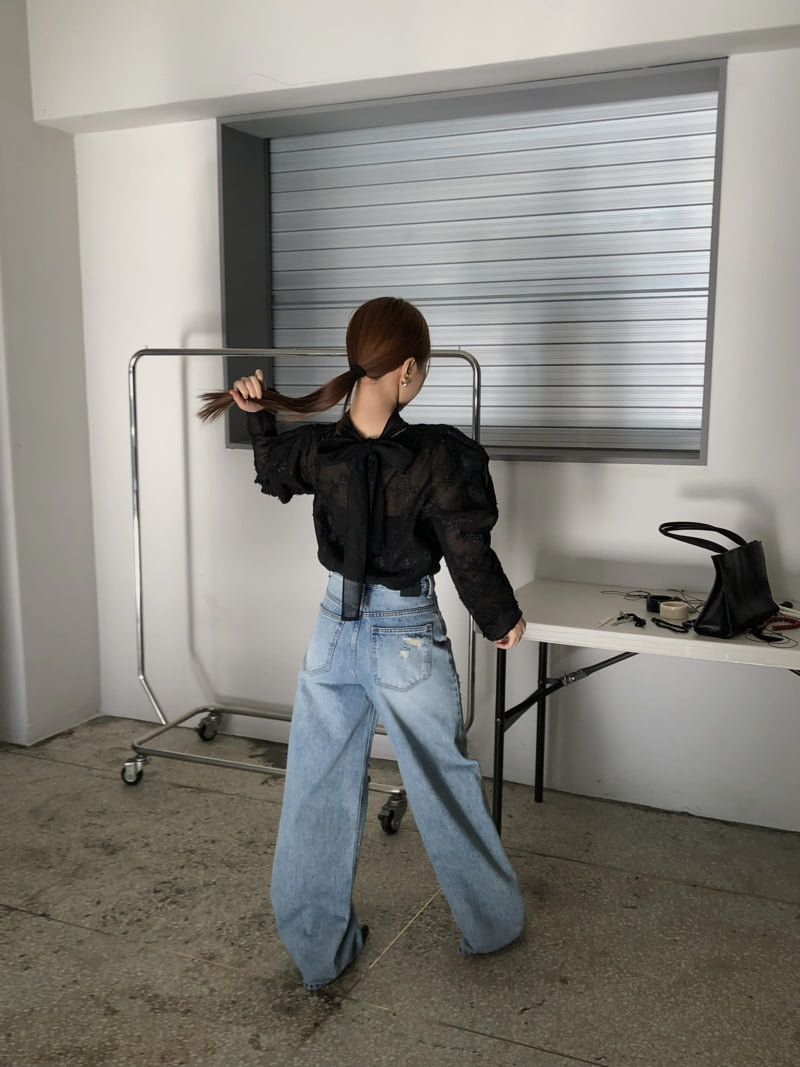Made - Korean Women Fashion - #thatsdarling - Silhouette Blouse - 3