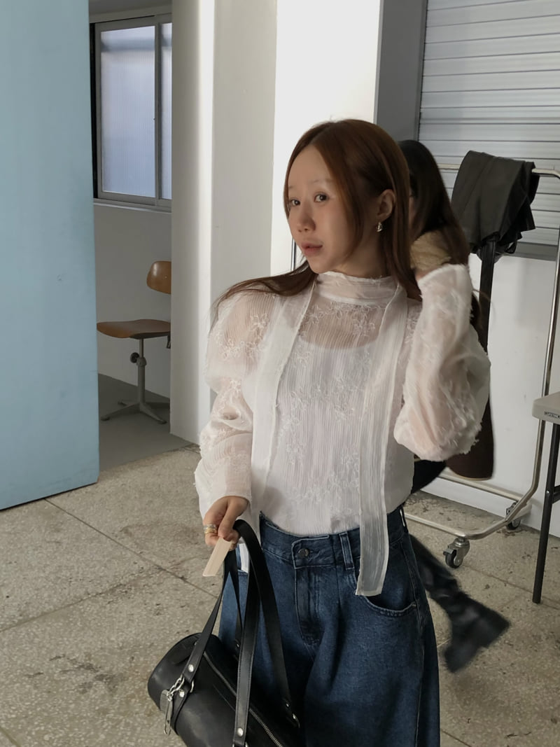 Made - Korean Women Fashion - #thatsdarling - Silhouette Blouse - 4