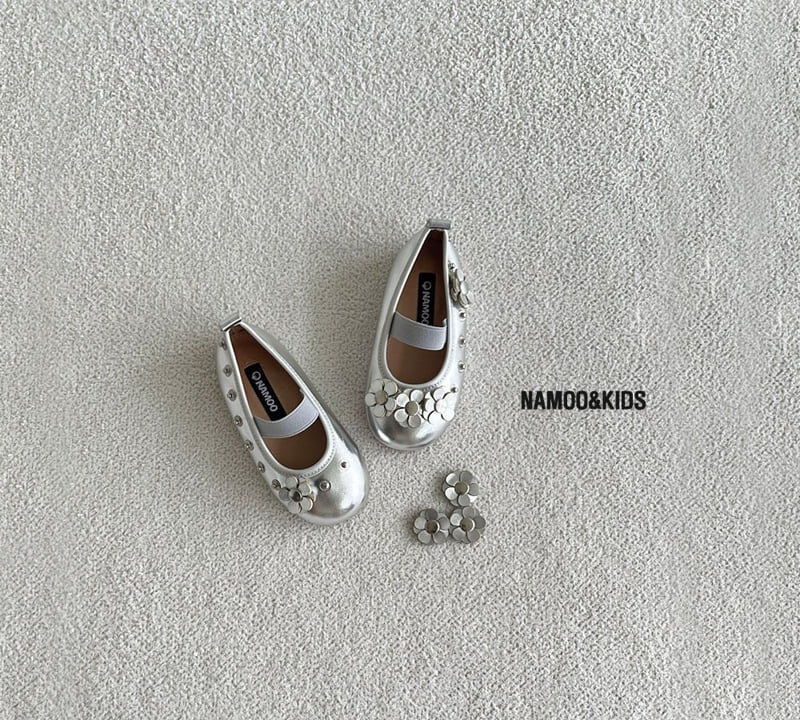 Namoo & Kids - Korean Children Fashion - #magicofchildhood - Duri Flower Mary Jane Shoes (Detachable Deco) - 4