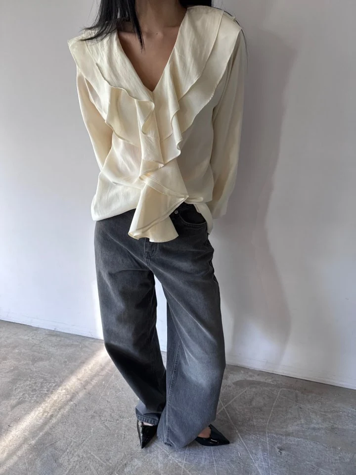 Neroli36 - Korean Women Fashion - #womensfashion - Frill V-Neck Blouse - 6