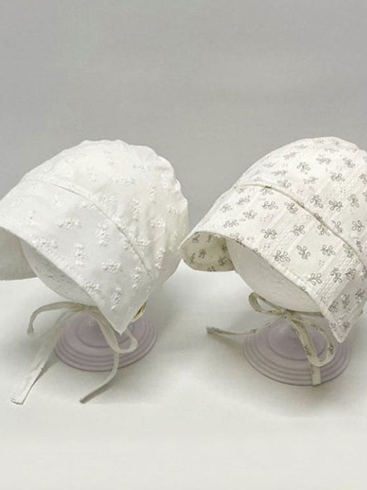 Punching Leaf Bonnet