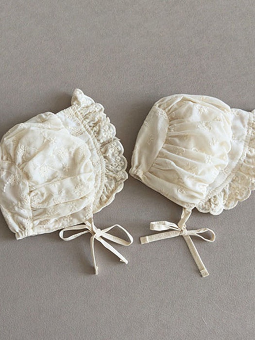 Entu Lace Bonnet