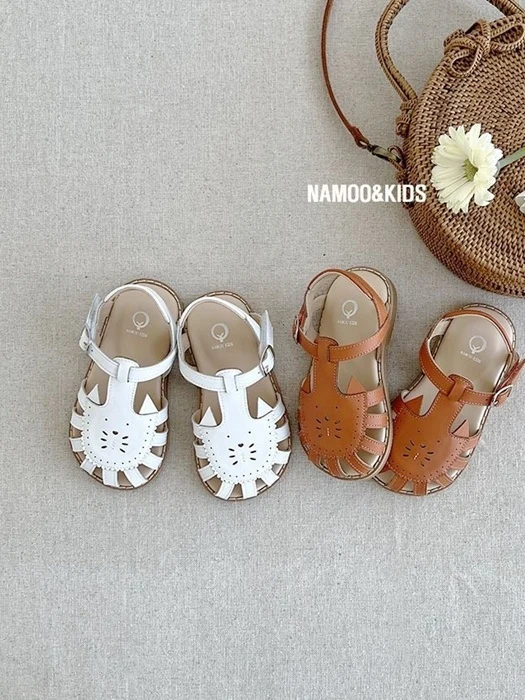 Momo Sandals