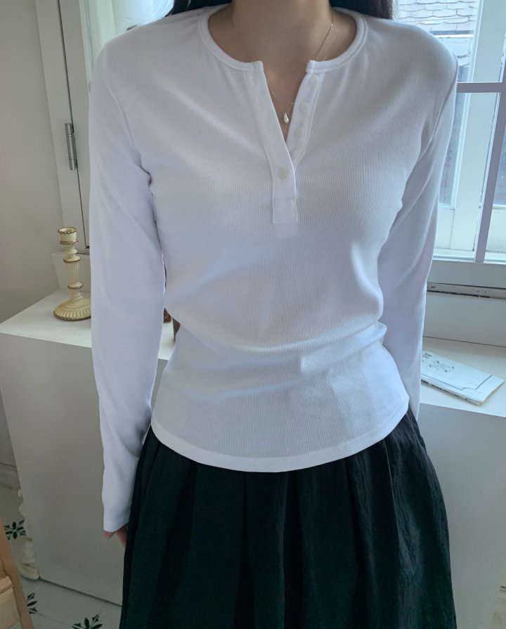 Allu - Korean Women Fashion - #pursuepretty - Ribbed Button Tee - 9