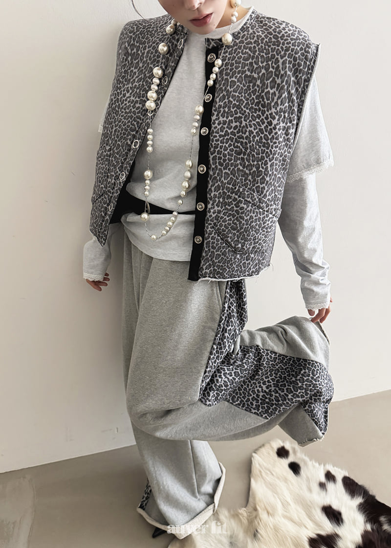 Auver_Fit - Korean Women Fashion - #womensfashion - Leopard Reversible Vest - 10