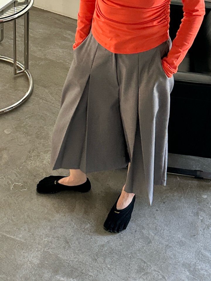 Chavi - Korean Women Fashion - #vintageinspired - Pleated Bermuda Pants - 8