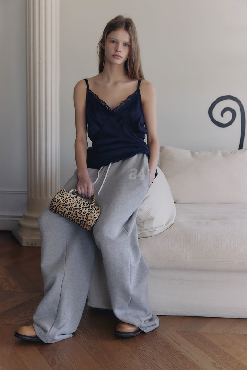Connaught - Korean Women Fashion - #momslook - Brick Lace Camisole - 2