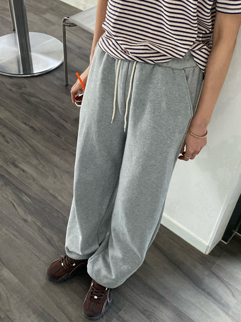 Diana - Korean Women Fashion - #restrostyle - Abang Jogger Pants - 12