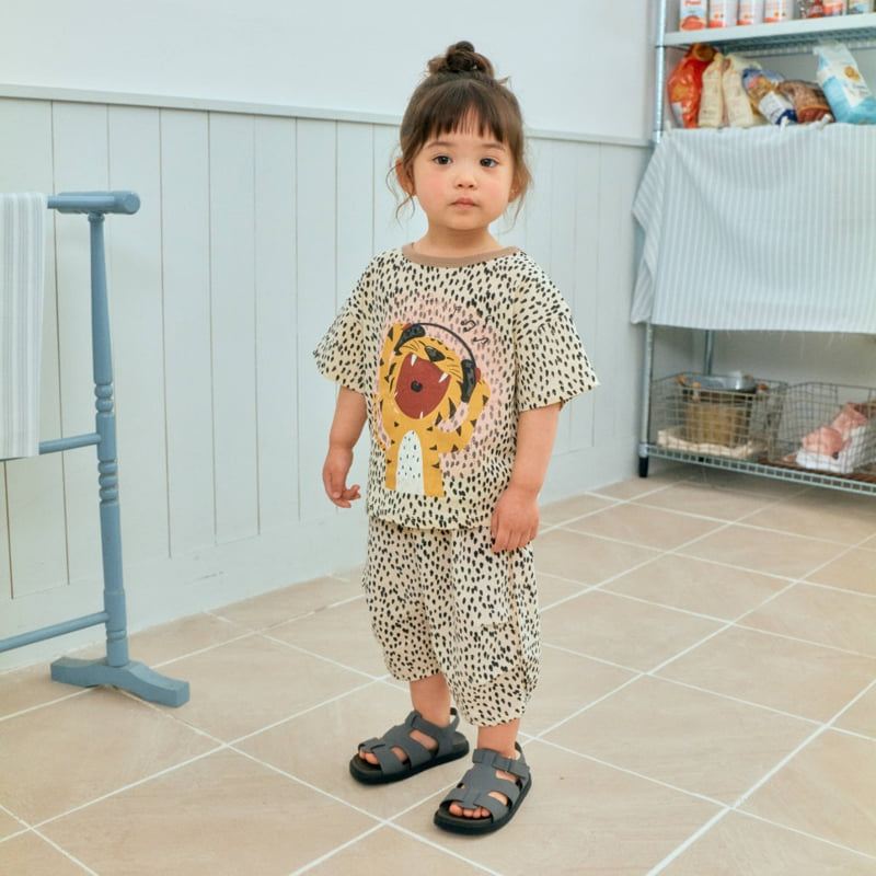 Firstblue - Korean Children Fashion - #Kfashion4kids - Spotted Graphic Short Sleeve Tee - 7