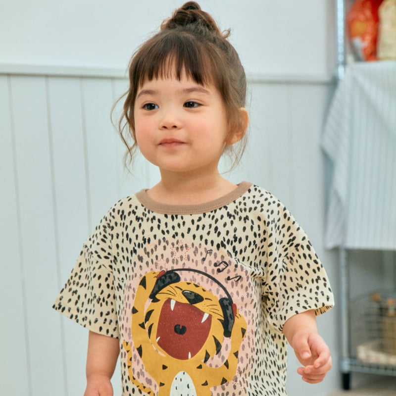 Firstblue - Korean Children Fashion - #kidzfashiontrend - Spotted Graphic Short Sleeve Tee - 6