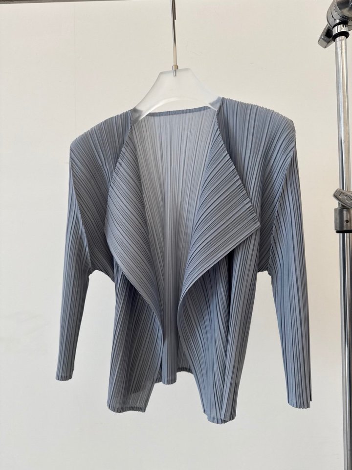 Janie - Korean Women Fashion - #vintageinspired - Liiplests Pleated 3/4 Sleeve Cardigan - 2