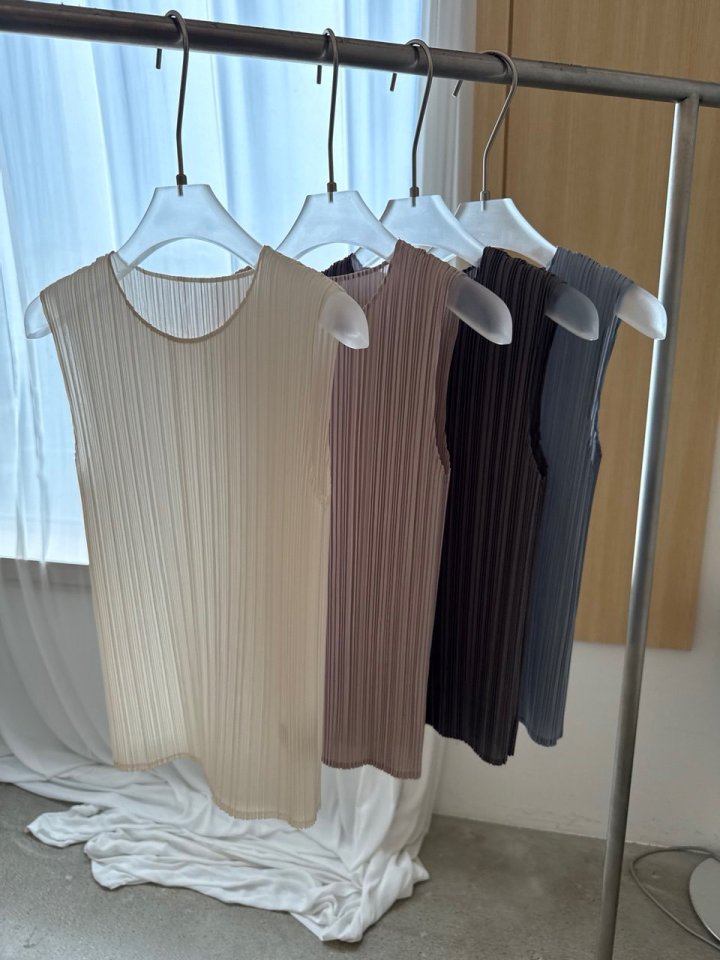 Janie - Korean Women Fashion - #vintageinspired - Pleated Sleeveless
