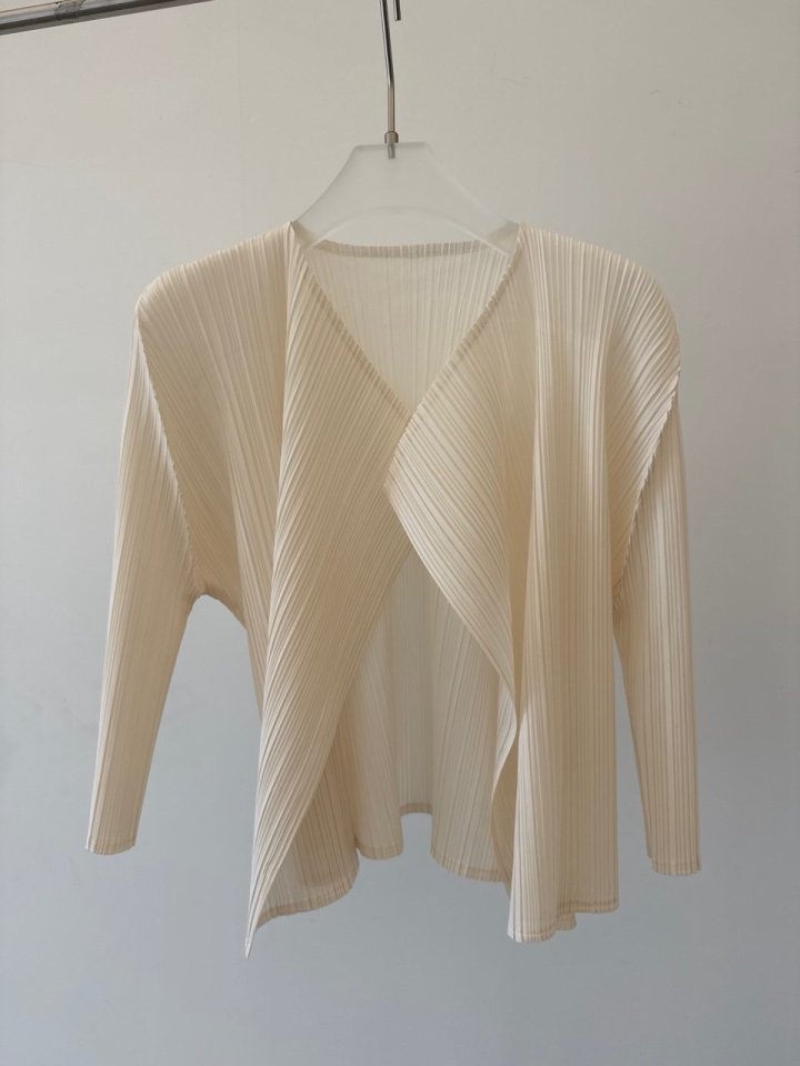 Janie - Korean Women Fashion - #womensfashion - Liiplests Pleated 3/4 Sleeve Cardigan