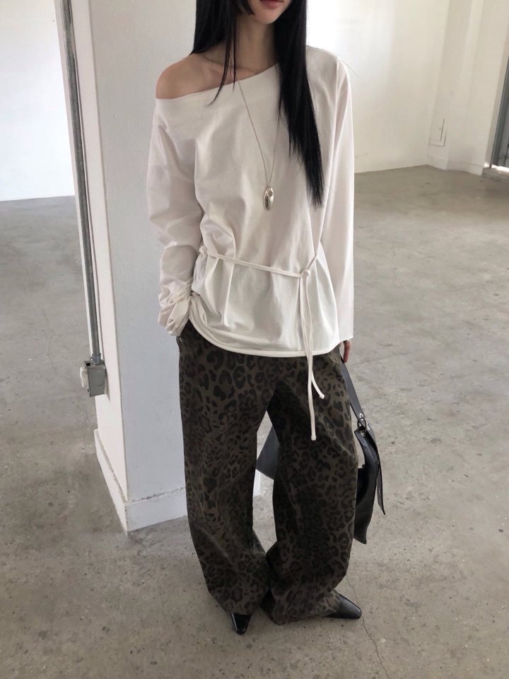 Jeiin - Korean Women Fashion - #momslook - Cutting Long Sleeve Tee - 4