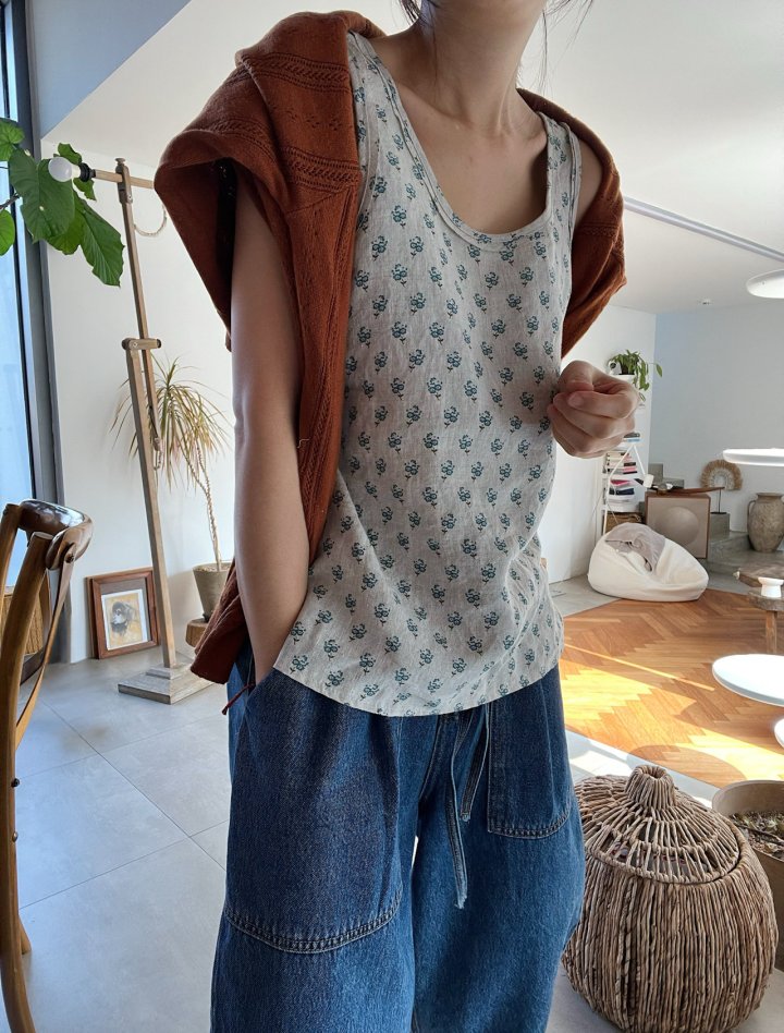 Lagrass - Korean Women Fashion - #womensfashion - Celle Sleeveless Top - 9
