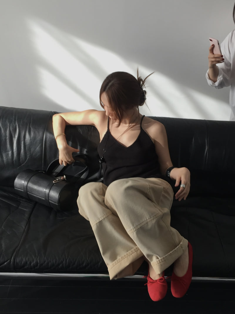 Made - Korean Women Fashion - #vintagekidsstyle - Floppy Sleeveless Top - 3