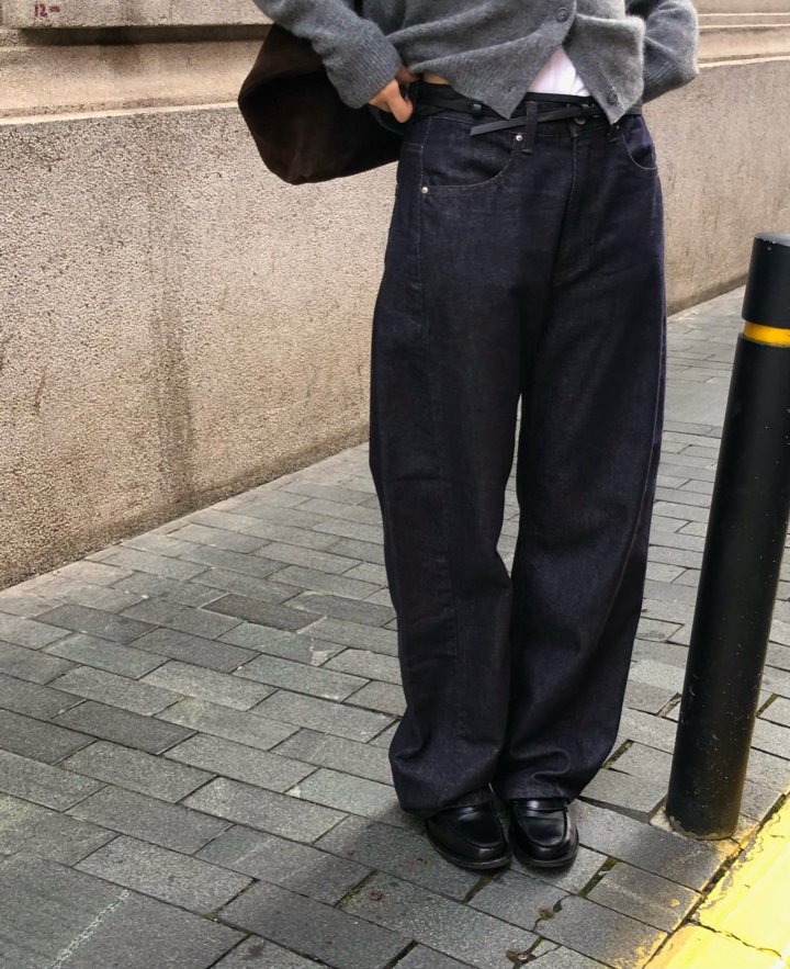 Moani - Korean Women Fashion - #womensfashion - Curved Denim Pants