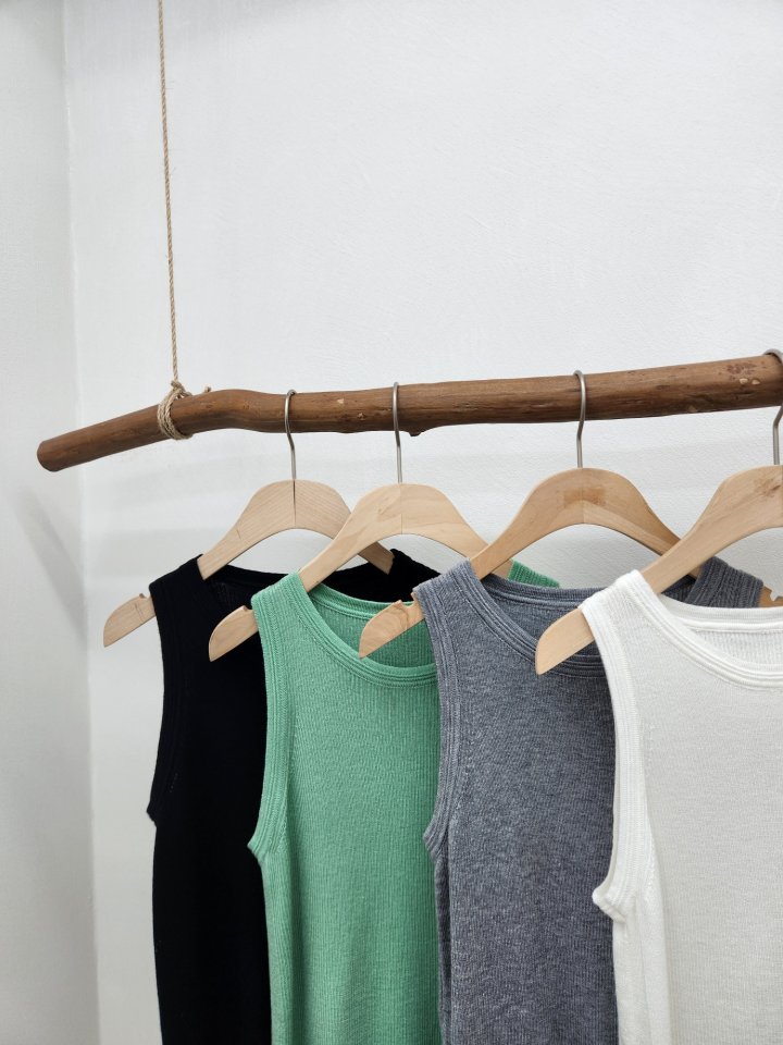 Most - Korean Women Fashion - #restrostyle - Liss Sleeveless Top - 6