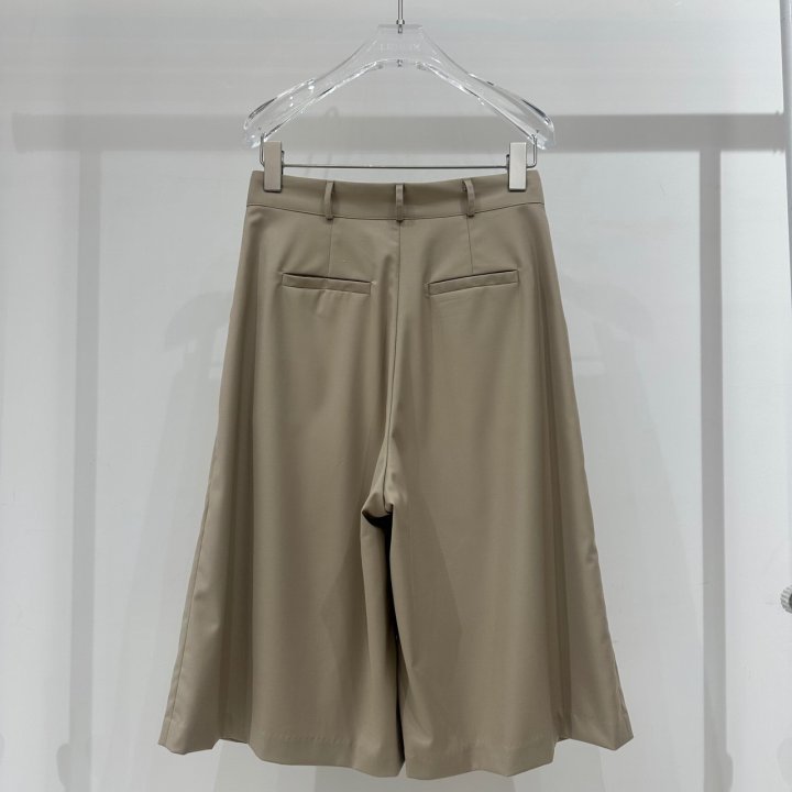 Neroli36 - Korean Women Fashion - #womensfashion - H Two-Tuck Bermuda Pants - 3