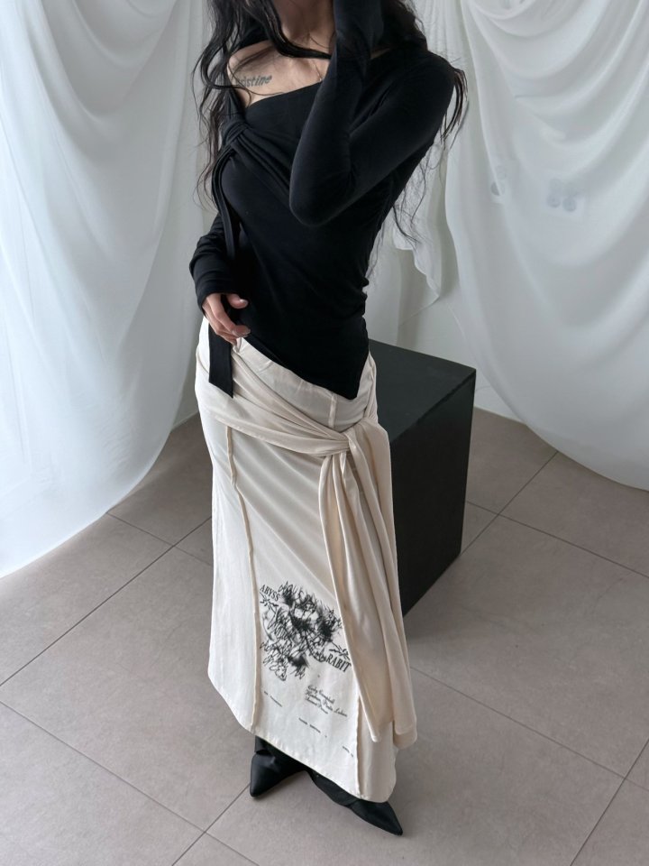 Rare Closet - Korean Women Fashion - #momslook - Shirring Asymmetrical Twist Tee - 12