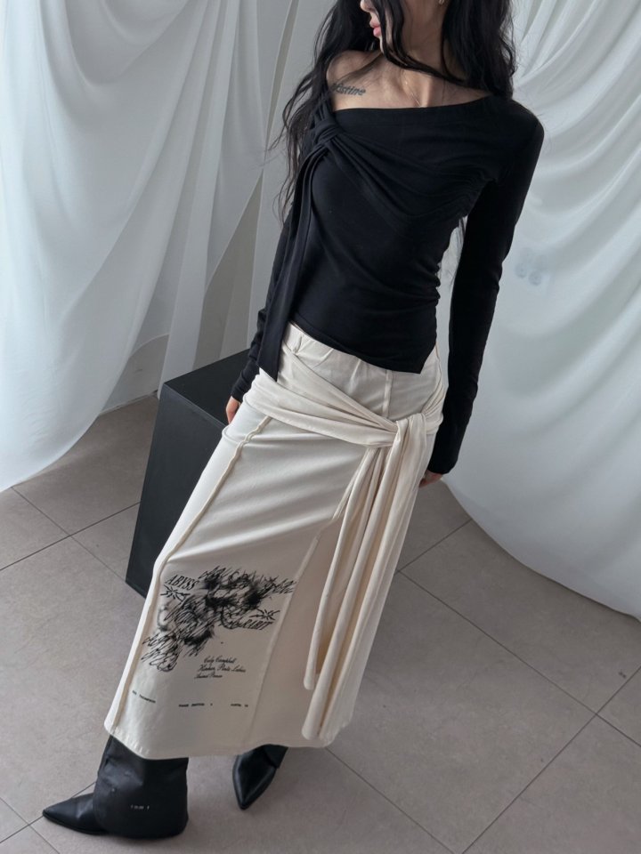 Rare Closet - Korean Women Fashion - #womensfashion - Shirring Asymmetrical Twist Tee - 11