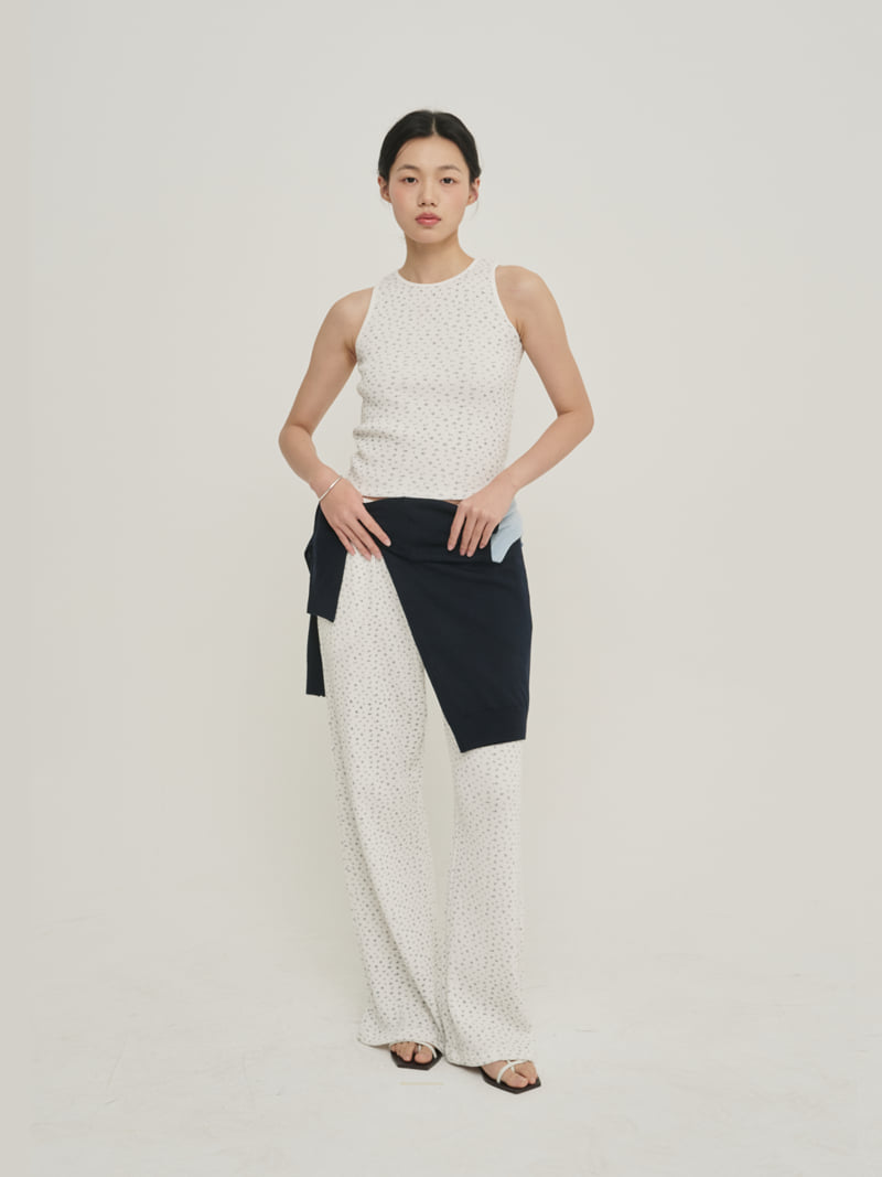 Roomk - Korean Women Fashion - #momslook - Waffle Sleeveless Top - 2