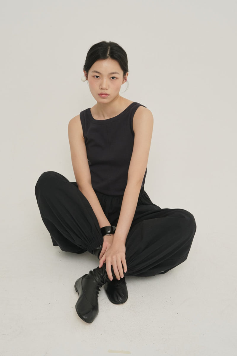 Roomk - Korean Women Fashion - #momslook - Ribbed Sleeveless Top - 2
