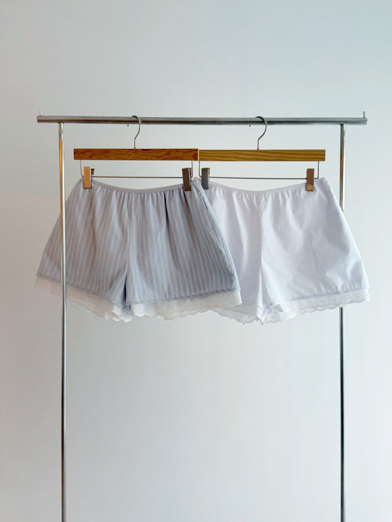 Roomk - Korean Women Fashion - #womensfashion - Lace Half Pants - 12