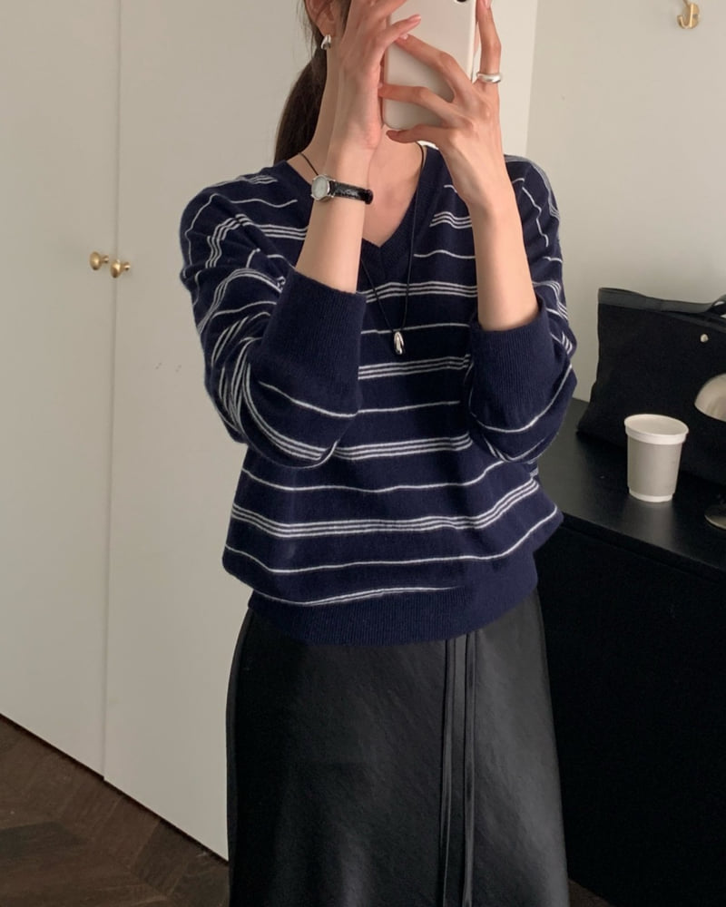 Something Else - Korean Women Fashion - #pursuepretty - Cozy Stripe V-Neck Knit - 4