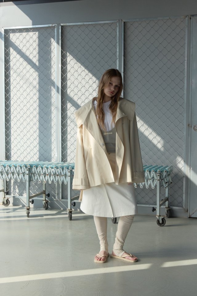 Uoov - Korean Women Fashion - #momslook - Bold Collar Trench Jacket - 2
