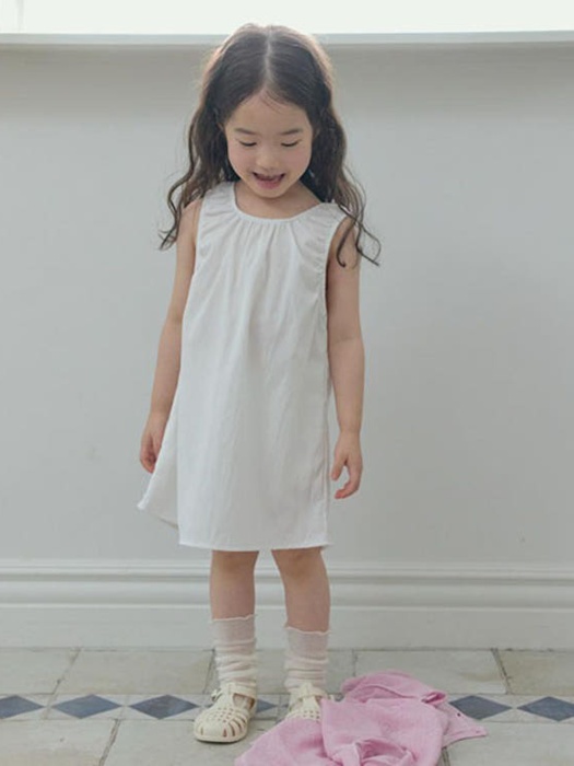 Pure Sleeveless One-piece Pure Sleeveless One-piece